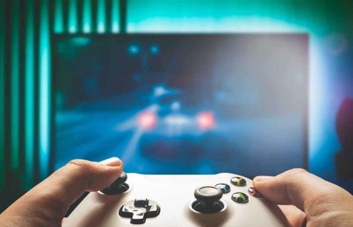 حارس يحرق فيلا رجل أعمال... والسبب "بلاي ستيشن"