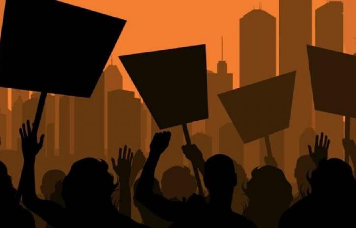 اعتصام أمام مجلس النواب… وقطع طريق