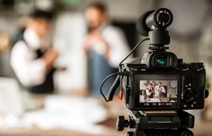 بعد تدهور وضعه الصحيّ ودخوله في غيبوبة.. نقل فنان قدير من المستشفى إلى دار الرعاية