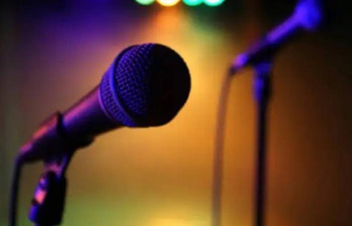 خلال غناء فنان سعوديّ شهير... فيديو يُوثّق ما حصل مع مهندس الصوت!