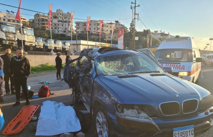 انقلاب سيّارة على الأوتوستراد