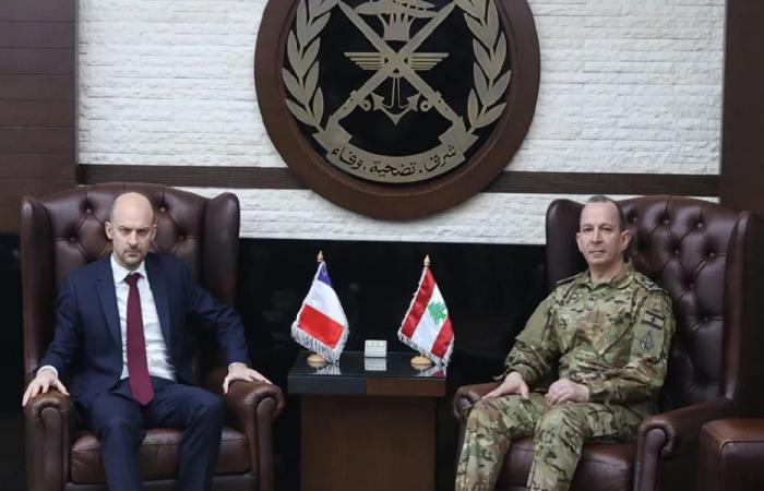 التحضيرات لمؤتمر باريس بين قائد الجيش وبارو