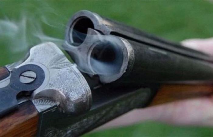 أثناء تنظيفه بندقية الصيد.. وقعت الكارثة!