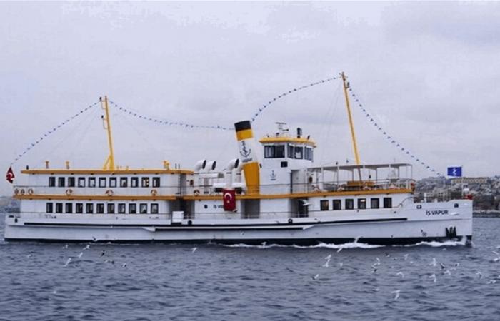 أول فرع مصرفي عائم