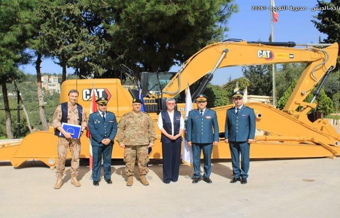 آليات حفر من الاتحاد الأوروبي للجيش