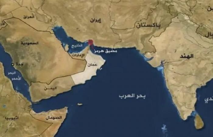 القيادة المركزية الأميركية: مضيق هرمز ليس مغلقًا