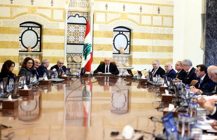 الحكومة تسعى لاحتواء الحرب وسط غياب المبادرات