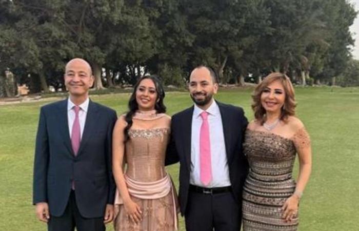 رغم طلاقهما.. إعلاميان شهيران يحتفلان بخطوبة ابنهما وتصرفهما في الحفل يُثير الجدل (فيديو)