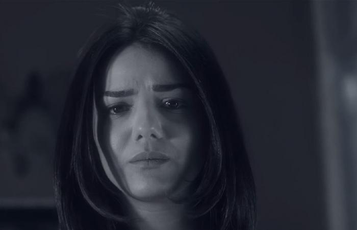 أطلت من داخل الحمام.. فنانة سورية معتزلة تُفاجئ الجمهور بتصرفها (فيديو)