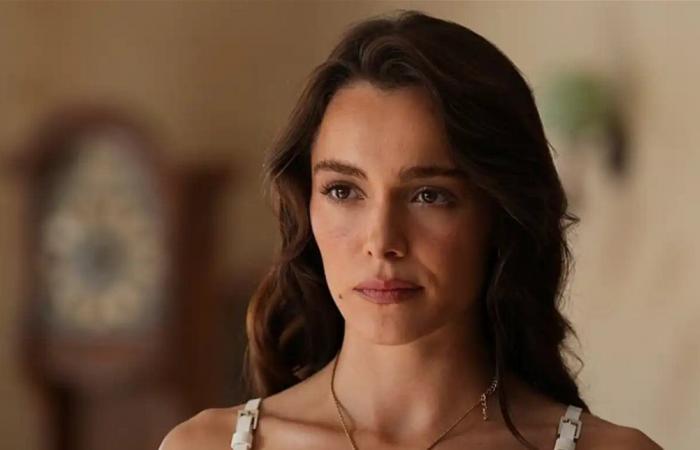 ‏خان زوجته مع زميلته في المسلسل.. فضيحة من العيار الثقيل تطال هذا الممثل التركي الشهير (صور)