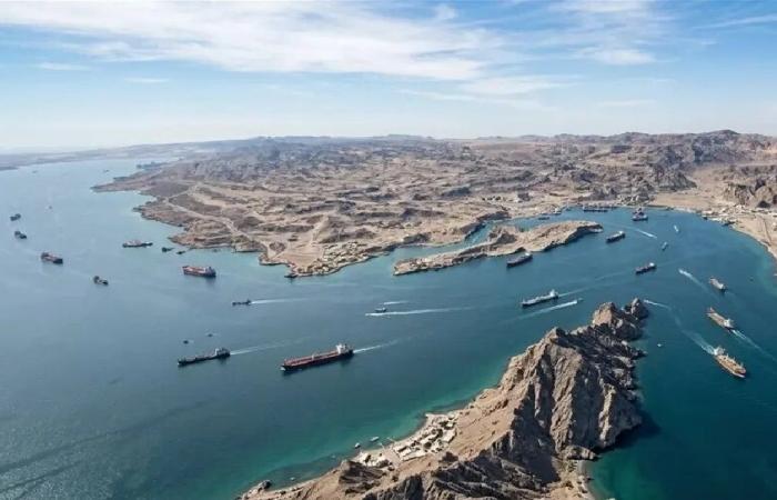 بعد تحذير إيران بشأن “هرمز”.. ناقلات غاز تغيّر مسارها