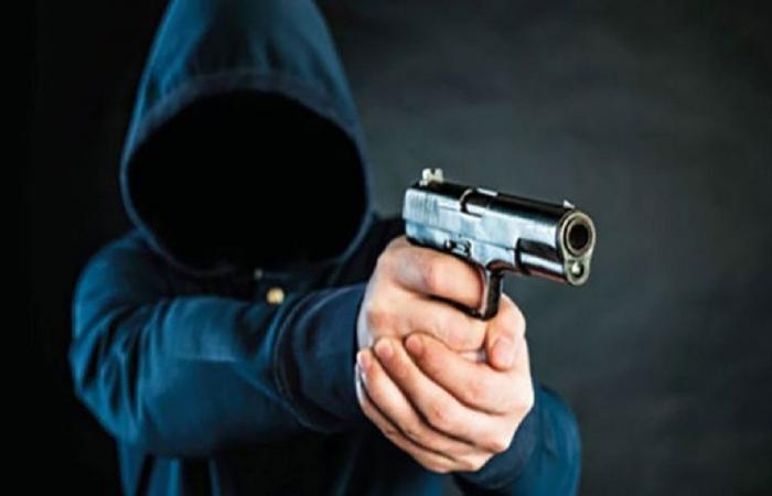 سرقا مواطنًا بعد تهديده… و”الأمن” بالمرصاد