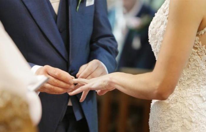 أثناء توجههم إلى حفل زفاف... ما حدث لهذه العائلة غير متوقع!