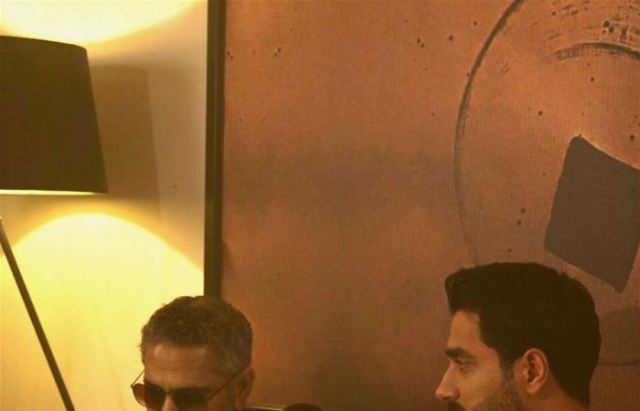 بالصورة.. أول إطلالة لفضل شاكر بعد خروجه من السجن