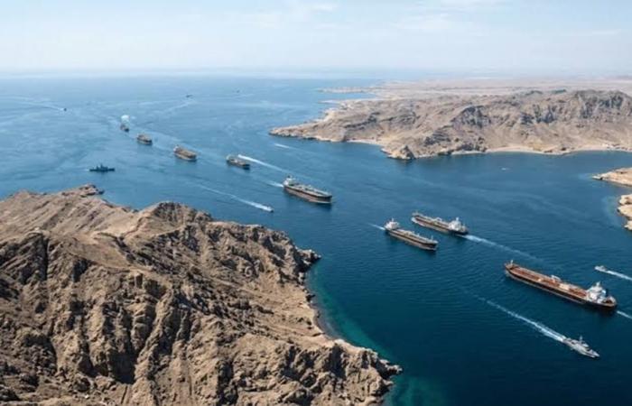 إيران: مفاوضات إيجابية مع عُمان بشأن “هرمز”