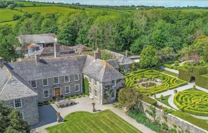 بمبلغ خيالي.. منزل تاريخي عمره 500 عام معروض للبيع!