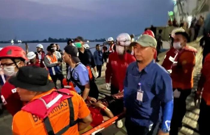 بعد انقلاب عبارة في البحر.. إندونيسيا تواصل البحث عن 129 مفقوداً