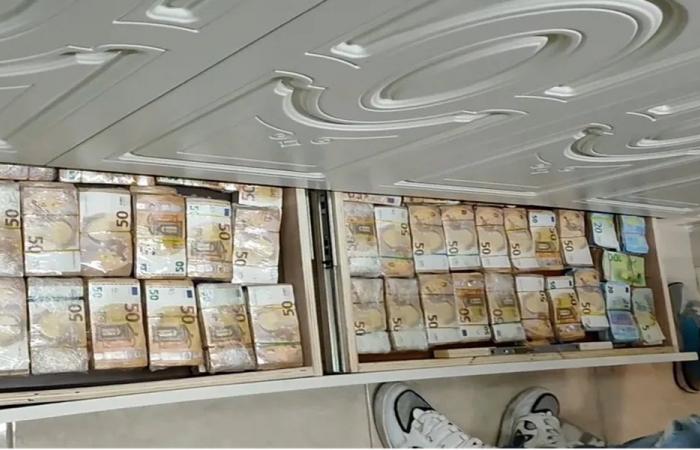 إيطاليا… العثور على 3 ملايين يورو مخبأة في منزل زعيم مافيا