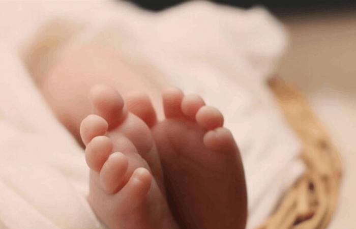 ممثلة لبنانية شهيرة وزوجها يستقبلان طفلهما الأول.. وهذا الاسم الذي اختاراه له (فيديو)