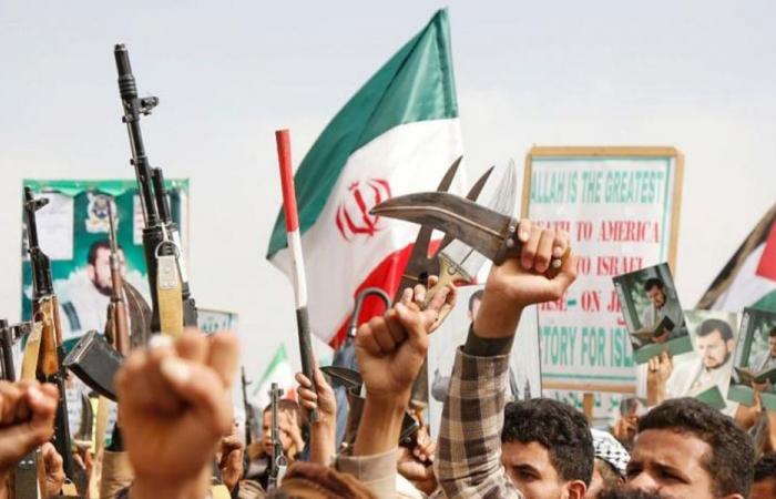 الحوثيون: استهداف مطار الملك خالد بصاروخ باليستي