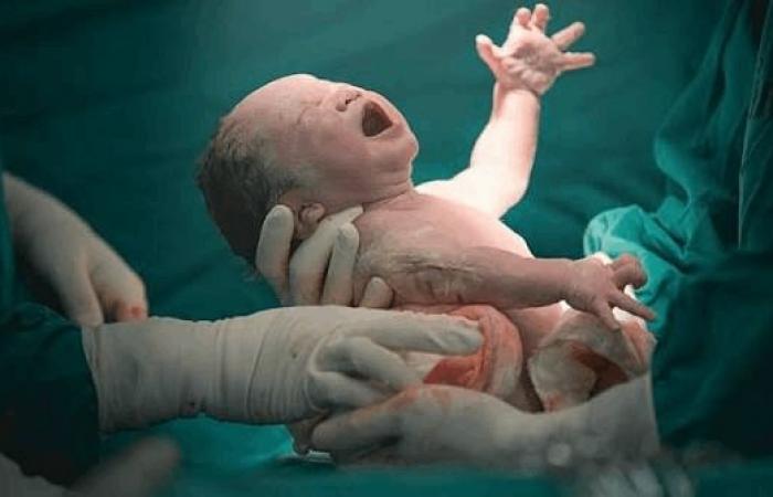 في سن الـ41... اكتشفت حملها قبل ساعات من ولادة طفلها