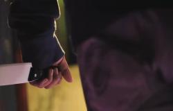 بسبب تأخره في سداد الدين… أب يقتل ابنه طعنًا (صور)