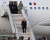 ماكرون يصل إلى الرياض في محطة مفاجئة ضمن جولته الخليجية